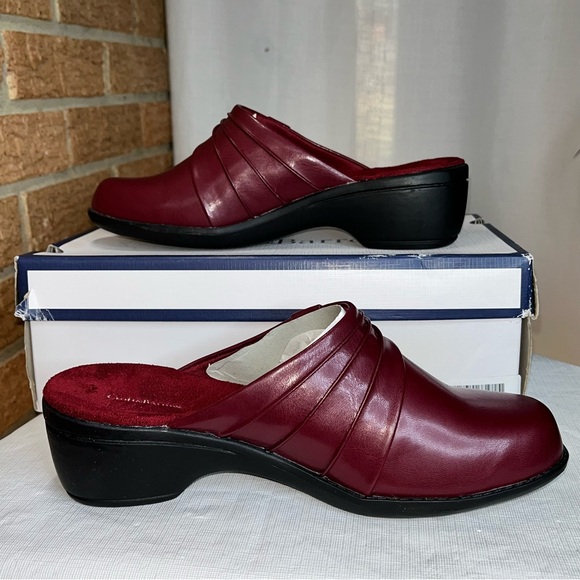 Croft & Barrow red faux leather slide-on clogs NEW - 7.5 - Picture 6 of 11